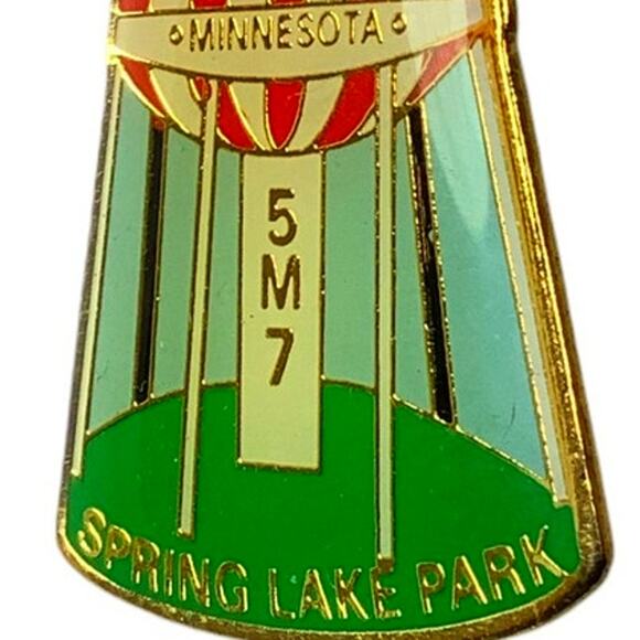 Vintage Lions Club Int. Water Tower Pin, District 5M7 Spring Lake Minnesota - Picture 3 of 4